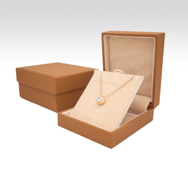 Solitaire gold necklace